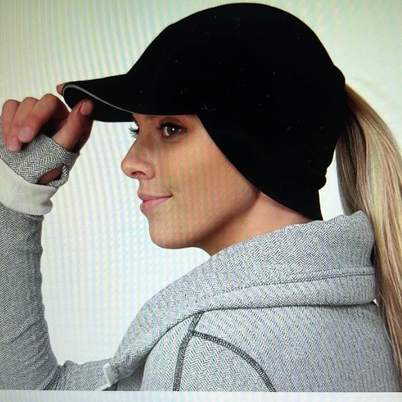 TrailHeads Women’s Trailblazer Adventure Fleece Ponytail Cap w/Ear Warmer Flap - Picture 1 of 5